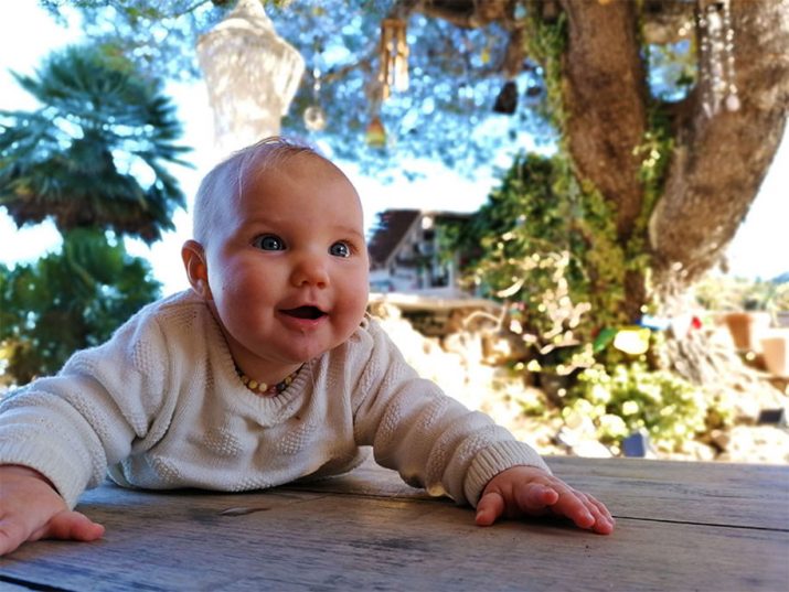 Holistic baby activities 3 months old Natural ways to play